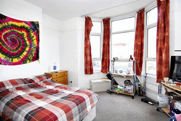 2 bed flat, Beaumont Road, Flat 2, St Judes, Plymouth, PL49BW - Image 4
